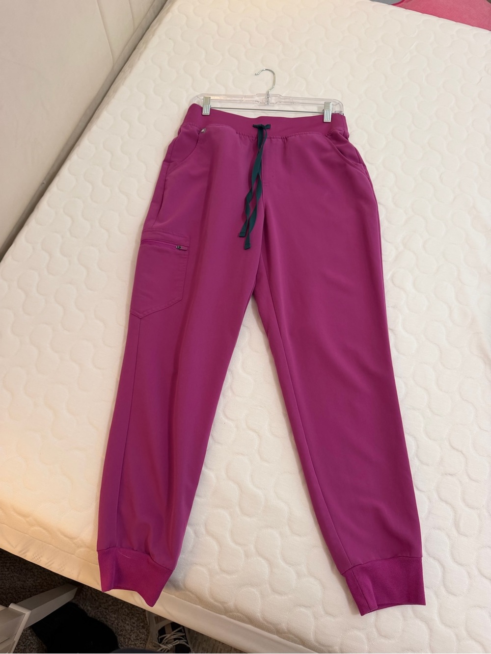 Figs jogger set - fuscia - size M